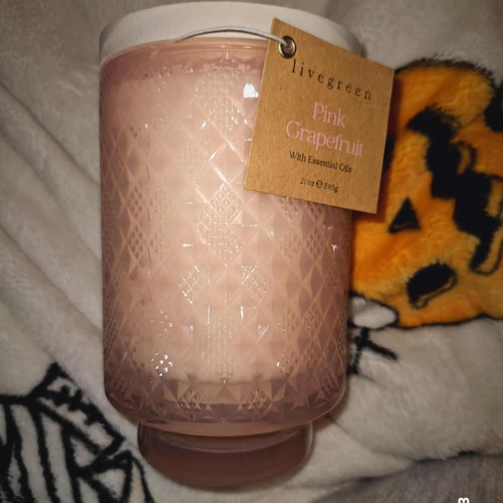 NWT Live green Pink Grapefruit 21oz 2wick Candle
